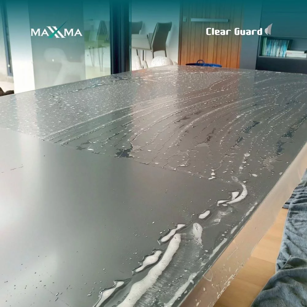 Meticulous water extraction delivering optical clarity and uniform smoothness across the entire tabletop.