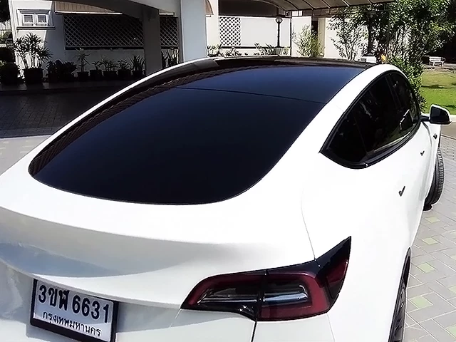 ติดตั้ง Clear Guard Sunroof ฟิล์มกันรอย PPF ภายนอกหลังคากระจก Tesla — ป้องกันหินดีดและสะท้อนความร้อน