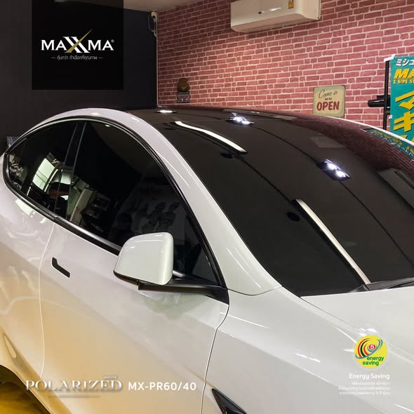 ฟิล์มกรองแสง Maxxma Polarized ติดภายใน Tesla Model Y — เทคโนโลยีลดแสงสะท้อน Polarized เพื่อทัศนวิสัยสูงสุด