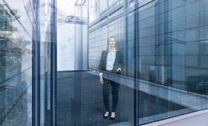 กระจกอาคารสูง