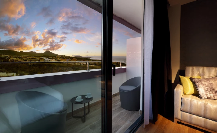 ประตูระเบียงคอนโด