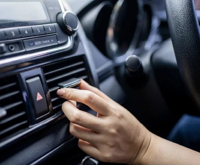 พ่อแม่นั่งเย็นสบาย