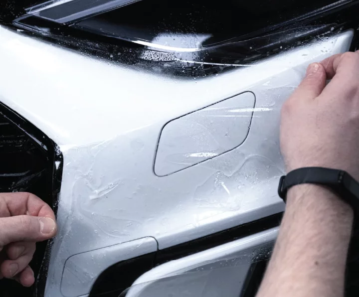 ติดตั้งฟิล์มที่กันชนรถ