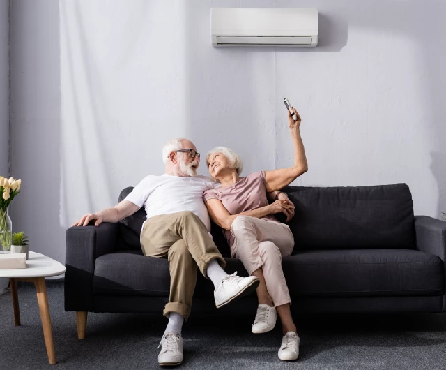 พ่อแม่นั่งเย็นสบาย