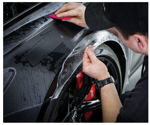 ช่างติดตั้งฟิล์มกระจกมืออาชีพ